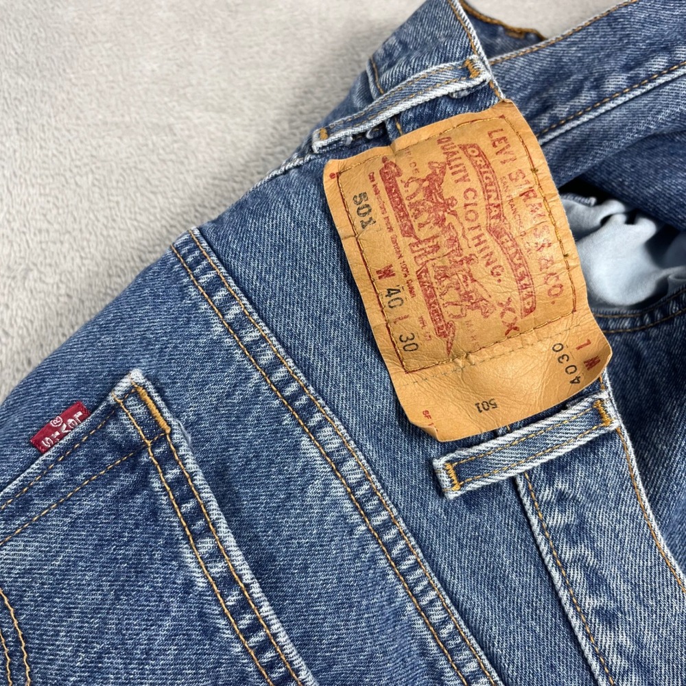 Levis 501 Jeans Mens 40x30 Blue Denim Straight Leg Button Fly Vintage 2002 Y2K - Picture 3 of 14